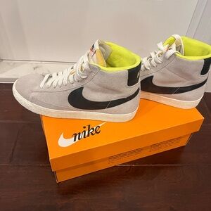 NIKE BLAZER ‘77 MID SUEDE VINTAGE HIGH TOP SNEAKERS - Women’s